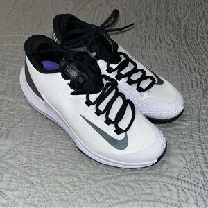 Nike court zoom Black and White lace up sneakers
